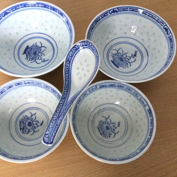 Vintage Chinese porcelain blue and white 4 bowls and 1 spoon lot flower pattern - Picture 1 of 9